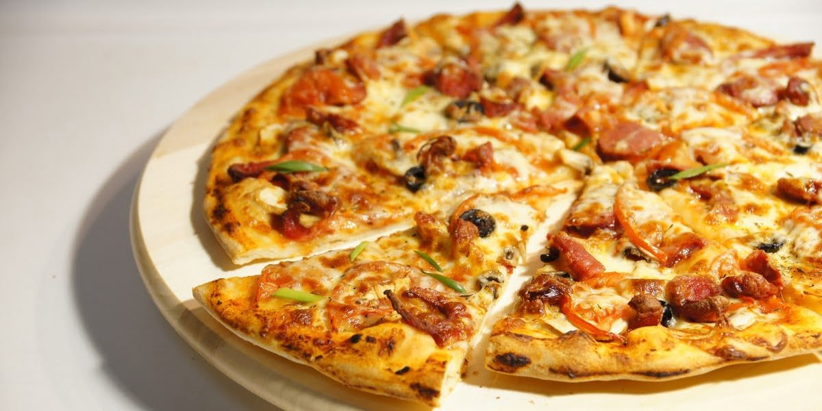 Blumtal - Pietra Refrattaria per Pizza da Forno e Barbecue a gas per una  cottura uniforme, una base croccante e una pizza tradizionale - Pala per  pizza professionale in Alluminio inclusa 